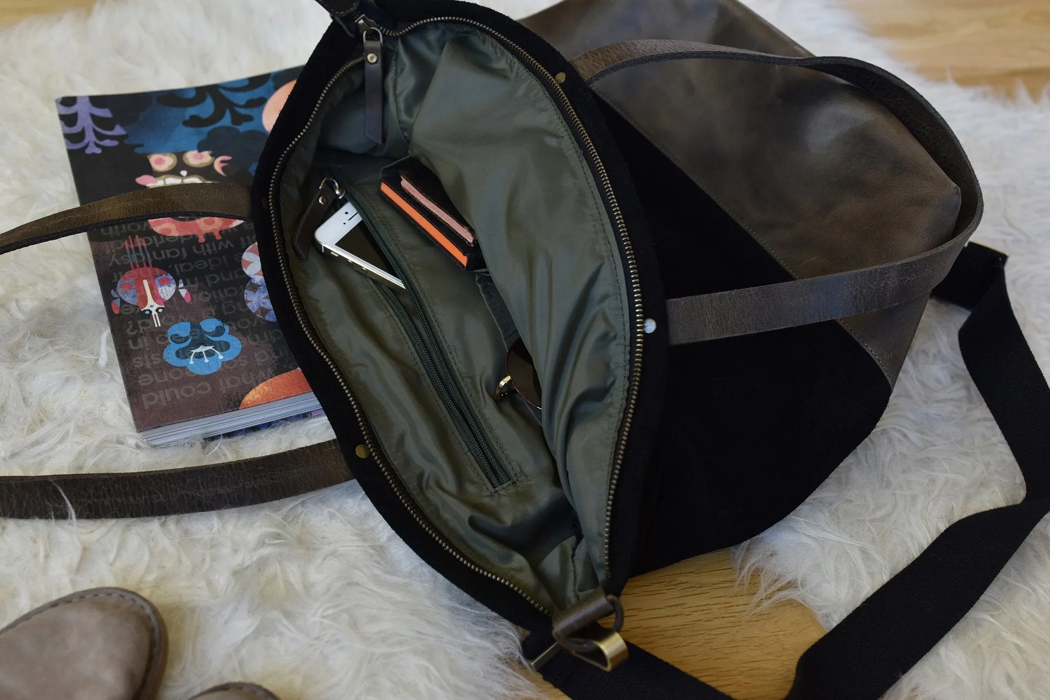 👜 Boyfriend Tote – Canvas & Leather Everyday Bag