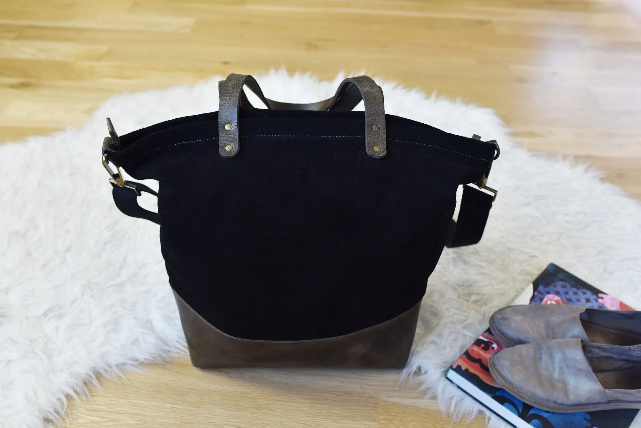 👜 Boyfriend Tote – Canvas & Leather Everyday Bag