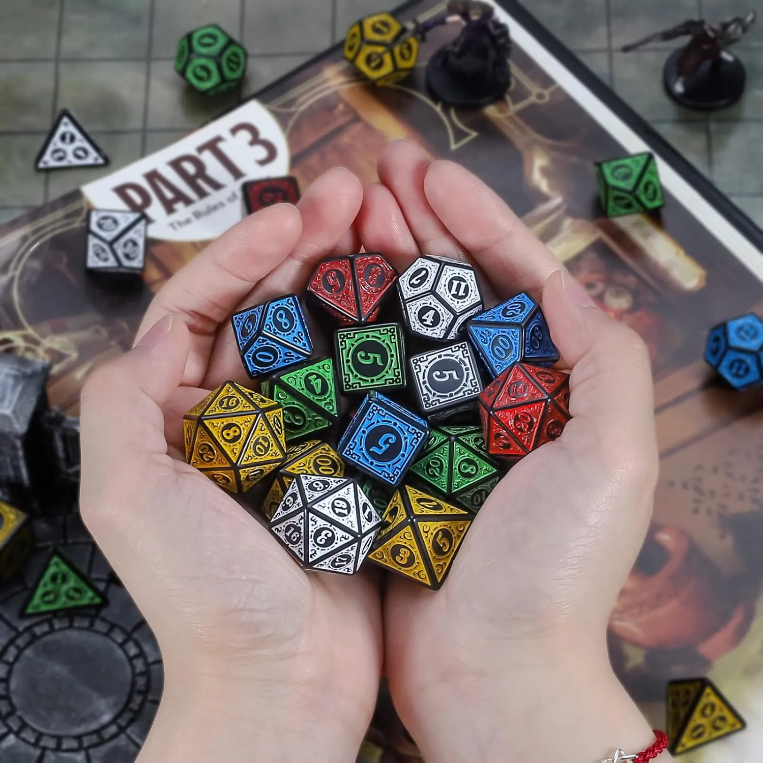 CiaraQ Polyhedral Dice with 5 Pouches, 5 Sets of Retro Dice for MTG DND Board Games, 35 Pieces