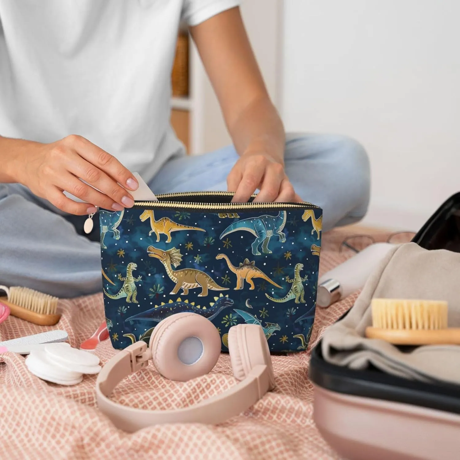 Dinosaurs Cute Womens Travel Makeup Bags Leather Cosmetic Bags Toiletry Organizer Pouch With Zipper