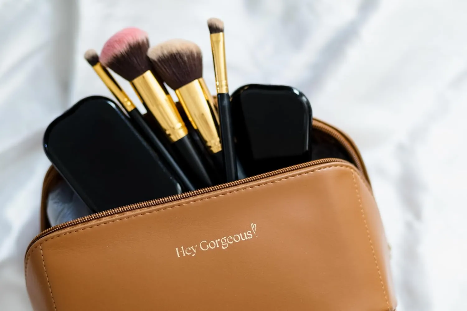Large Travel Makeup Bag – Waterproof Cosmetic Case, Portable Beauty Organizer with Fixed Divider, Spacious Toiletry Bag for Skincare, Brushes & Accessories, Durable Handle (Caramel II)