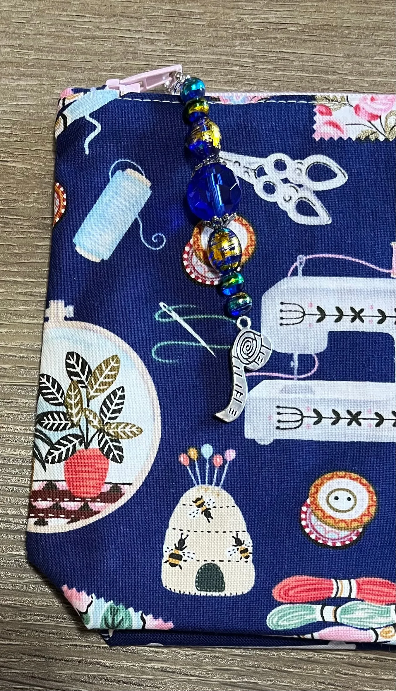 Sewing Pattern Pouch with boxed bottom - 19cm x 14cm with Zipper Charm