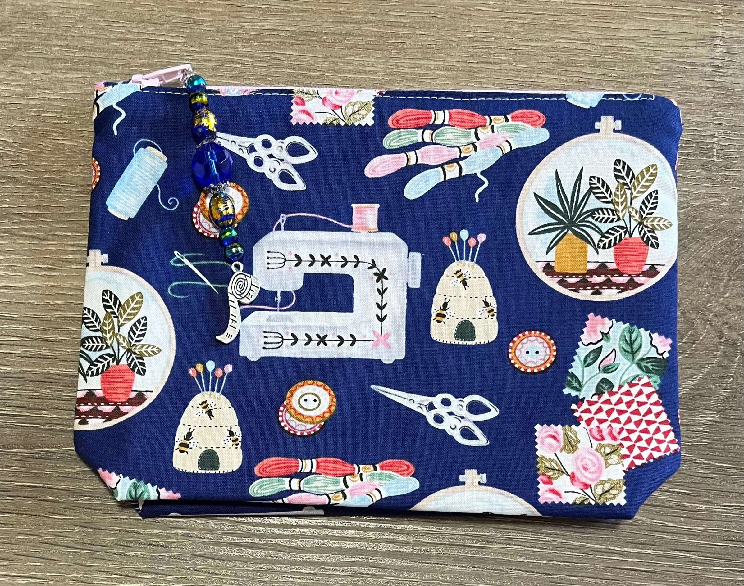 Sewing Pattern Pouch with boxed bottom - 19cm x 14cm with Zipper Charm