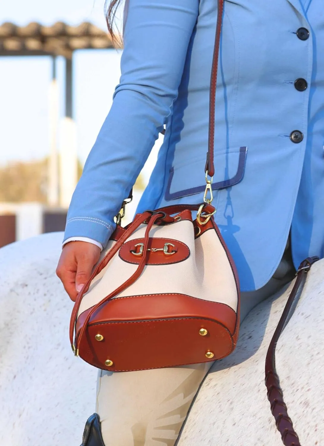 Small Light Brown Equestrian Bucket Crossbody Bag – Classic Vegan Leather & White Canvas Purse with Gold Horsebit Detail, 2 Straps, Preppy Country Club Chic Handbag for Timeless Everyday Elegance