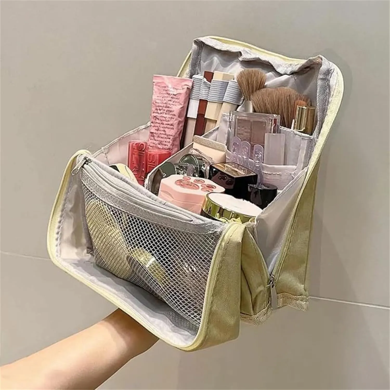Standing Makeup Bag, Portable, Large Capacity, Doresty Stand up Makeup Bag, Vertical Large Opening Waterproof Multifunctional Make up Bags with Compartments, Travel-Friendly (Beige)