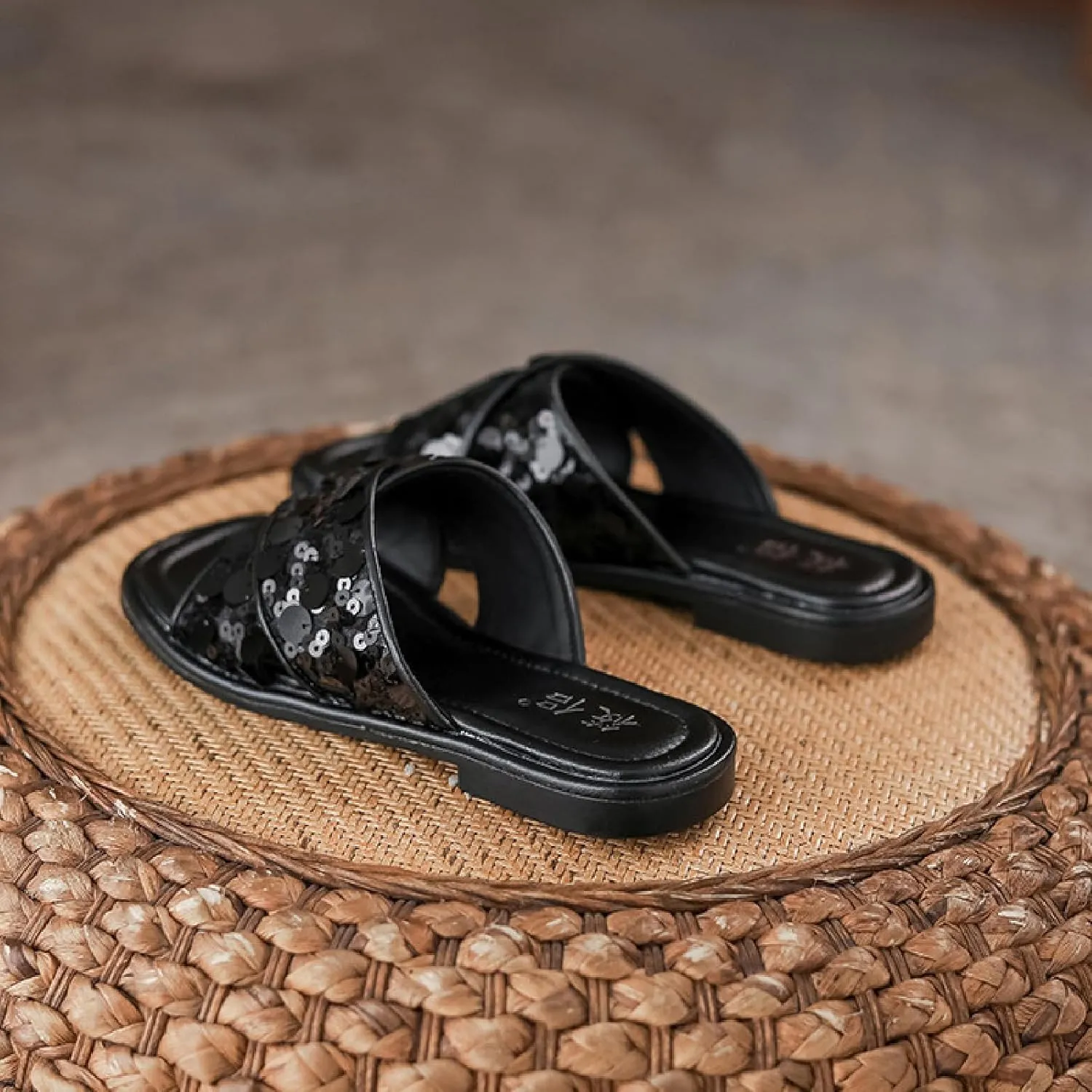 Women's Glitter Sequins Leather Slides Sandals Fashion Comfortable Open Round Toe Slip On Flat Bohemian Summer Dressy Slippers for Outdoor Beach Party Prom