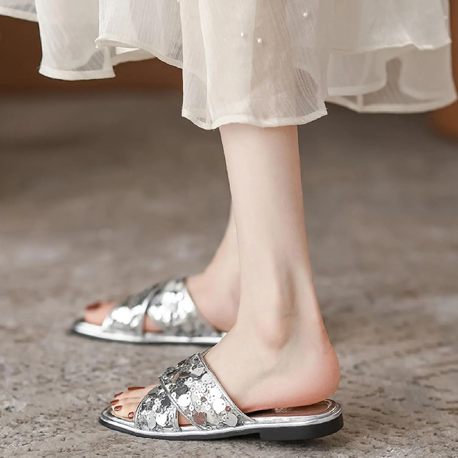 Women's Glitter Sequins Leather Slides Sandals Fashion Comfortable Open Round Toe Slip On Flat Bohemian Summer Dressy Slippers for Outdoor Beach Party Prom